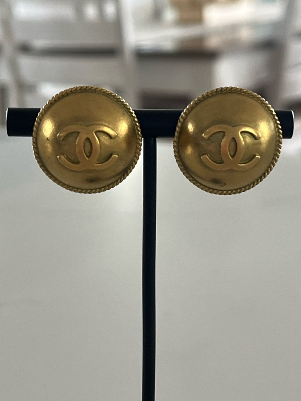 VINTAGE Chanel 1995 Spring CC Logo Round Rope ~1” Button Clip-On Earrings Gold - Picture 11 of 14